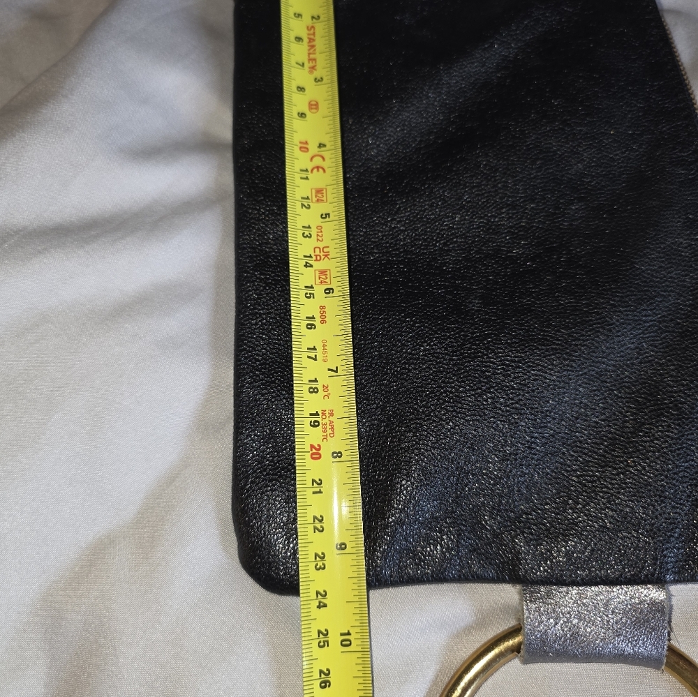 Wellfair Brand Elegant Black Leather Wristlet - Picture 7 of 9